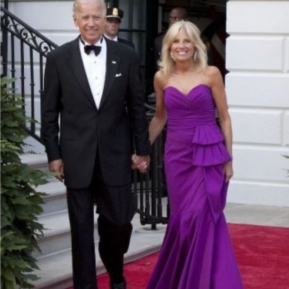 David Meister gown. Worn once, size 6, dark magenta Absolutely gorgeous - Picture 2 of 2